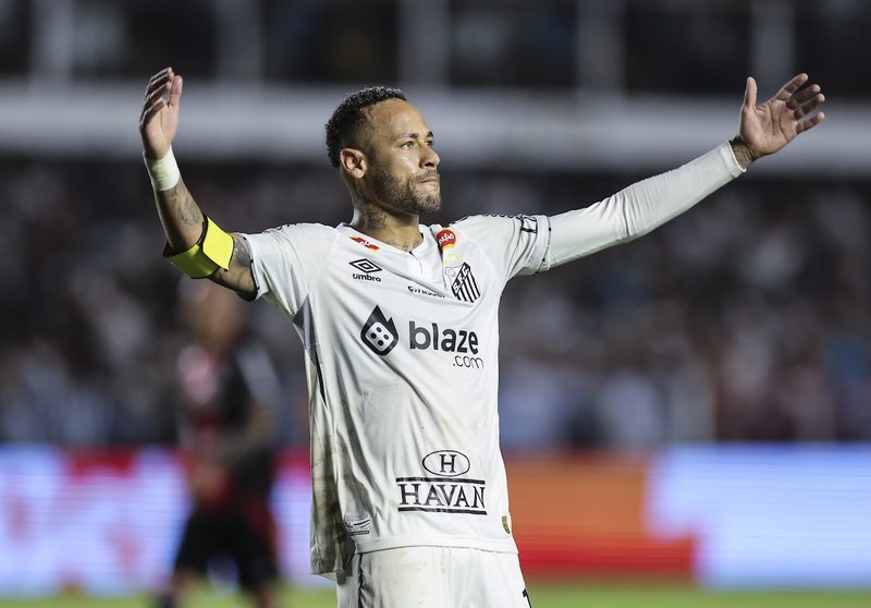 Neymar denuncia l'arbitro: "Scarso e arrogante, mi ha minacciato"