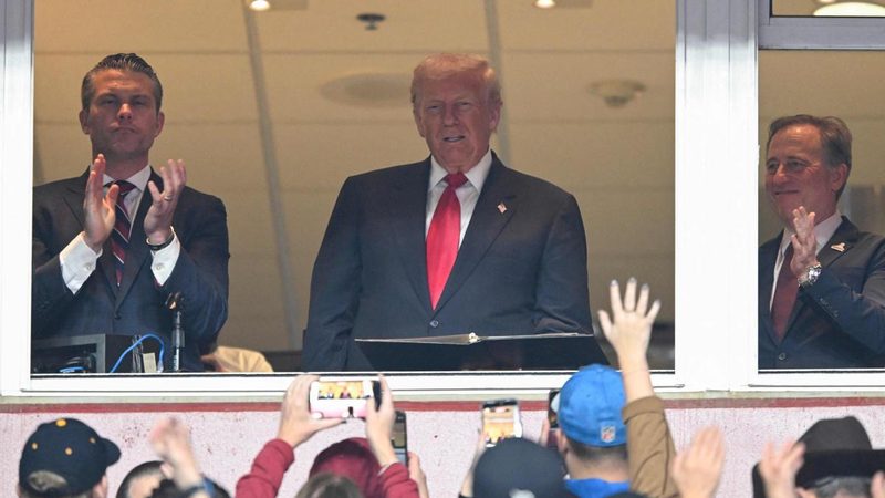 Donald Trump fa il tifo per i Washington Commanders: un presidente all'Nfl dopo 45 anni
