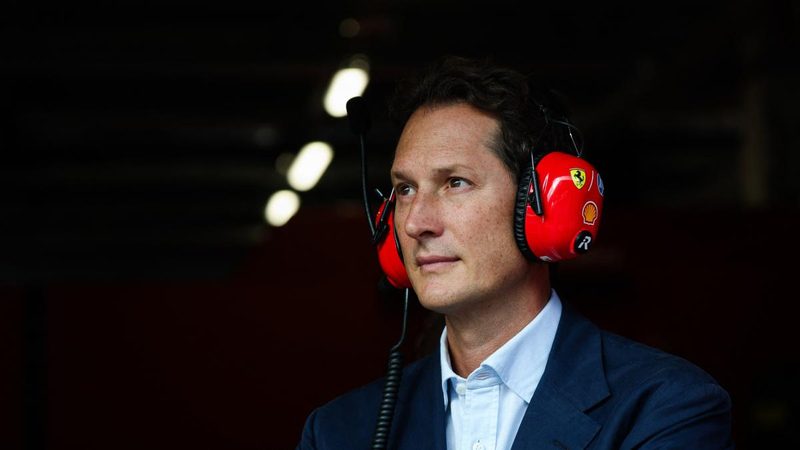 Elkann critica i piloti Ferrari: "Guidino meglio e parlino meno"