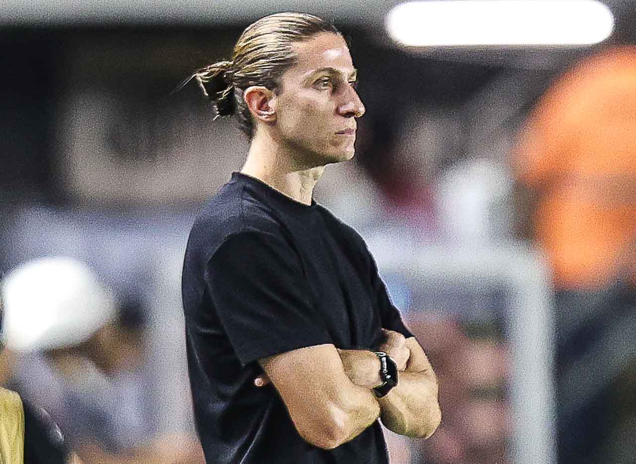 Filipe Luís expressa descontentamento com gols sofridos no fim em vitória do Flamengo