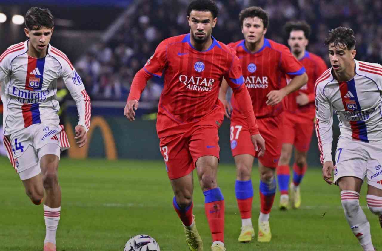 Gol no fim garante vitória do PSG sobre o Lyon e liderança no Campeonato Francês