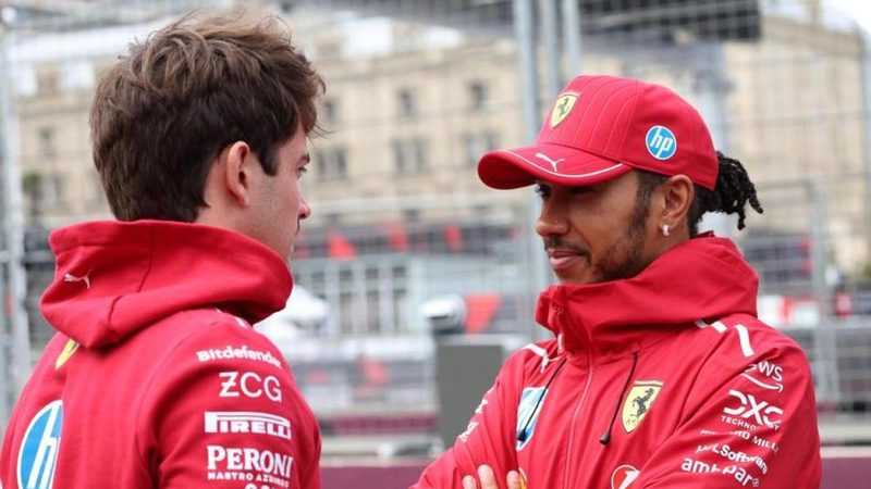 Leclerc e Hamilton rispondono a Elkann: unità e determinazione per la Ferrari