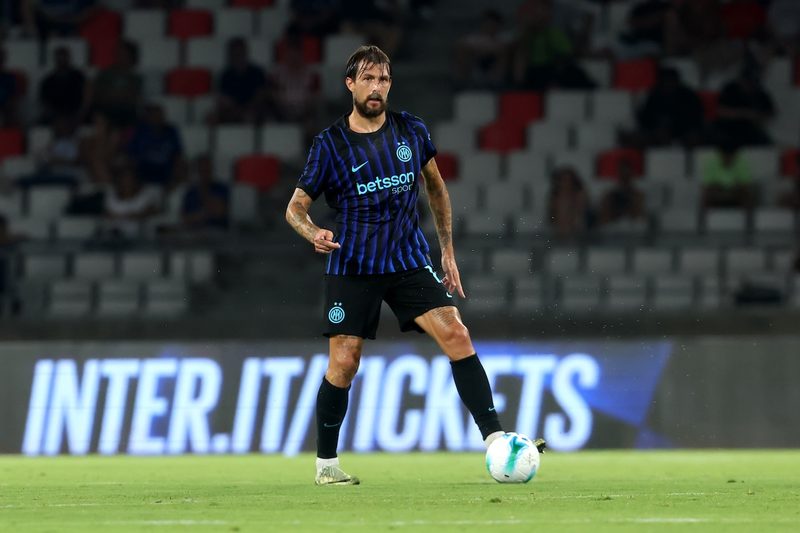 Chivu affronta il dilemma difensivo: Acerbi o Bisseck per il derby contro il Milan?