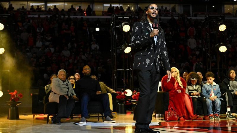 Derrick Rose recibe homenaje en Chicago: Pau Gasol y Michael Jordan lo celebran