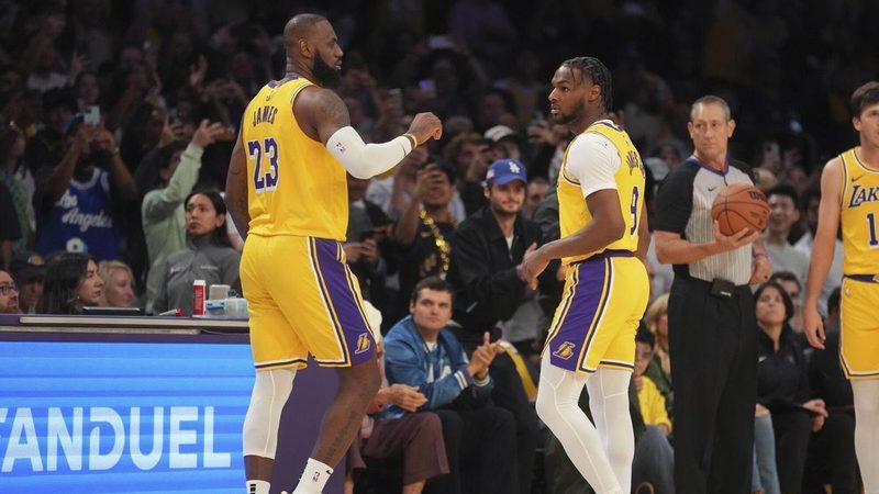 LeBron celebra la llegada de Jordi Fernández y vive un momento único con Bronny