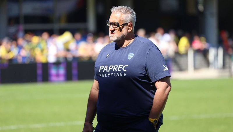 L'entraîneur de l'ASM Clermont, Christophe Urios, se retire des médias pour un mois