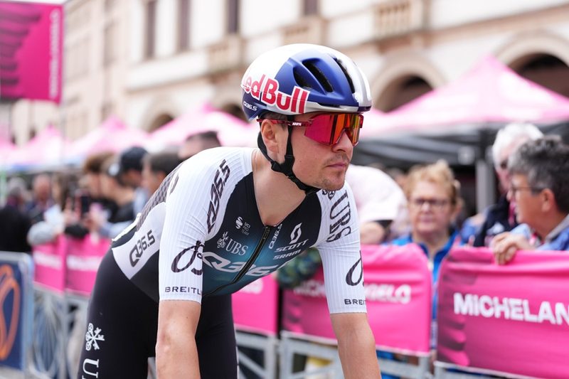 Pidcock conquista l'ultima tappa della Vuelta a Andalucia, Romeo vince la generale