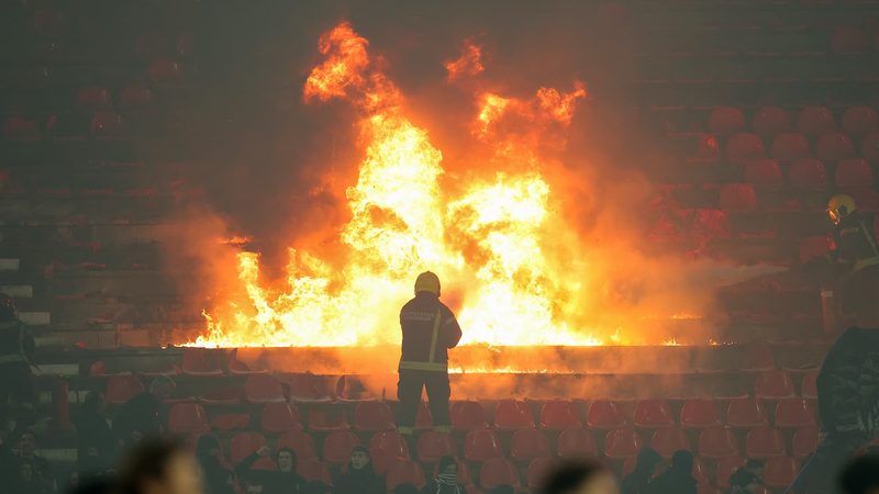 Un derby de Belgrade enflammé : l'Étoile Rouge triomphe face au Partizan (3-0)