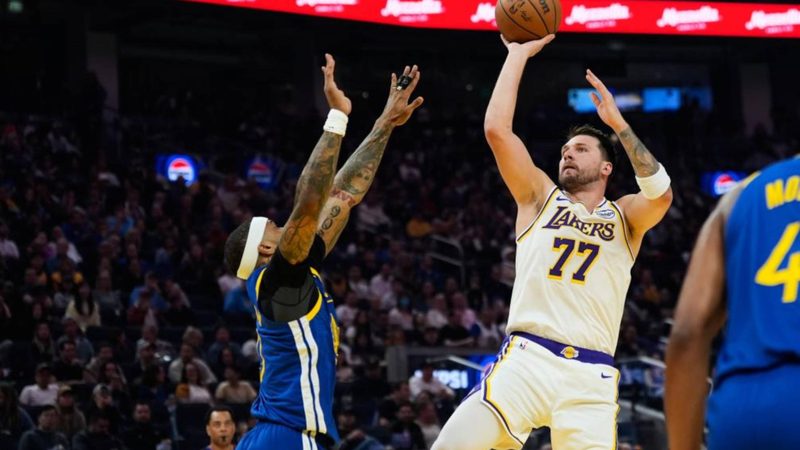 Doncic celebra su cumpleaños con un triunfo contundente ante los Warriors