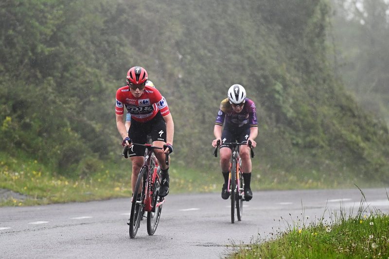 Ciclistas femeninas se preparan para conquistar el Angliru en la Vuelta