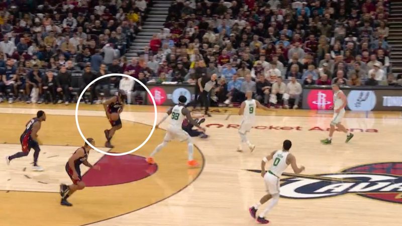 La increíble asistencia de James Harden que dejó boquiabiertos a los aficionados