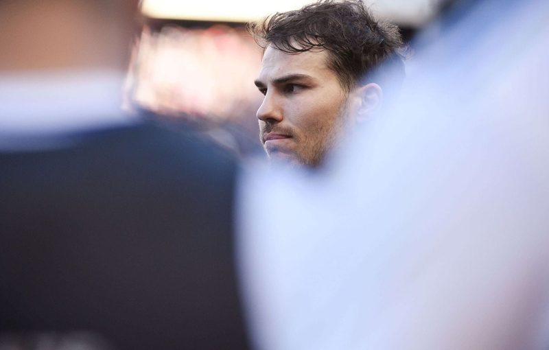 Le XV de France face à l'Angleterre : Antoine Dupont, héros ou victime d'une pression excessive ?