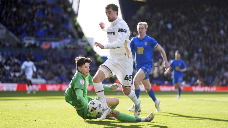 Late Drama as Patrick Bamford Rescues Point for 10-Man Sheffield United