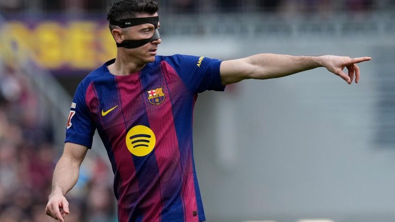 Lewandowski recibe ofertas millonarias de Turquía mientras espera al Barça