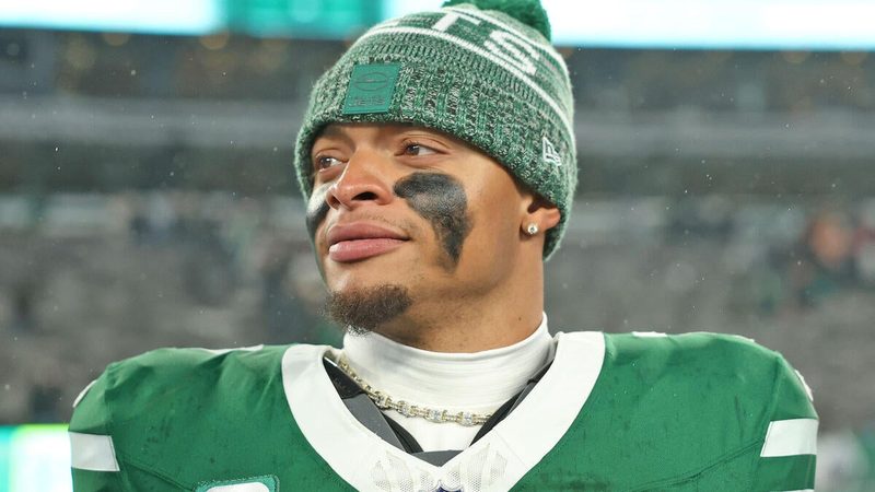 Jets Trade Justin Fields to Chiefs: Offseason Grades and Free Agency Bargains