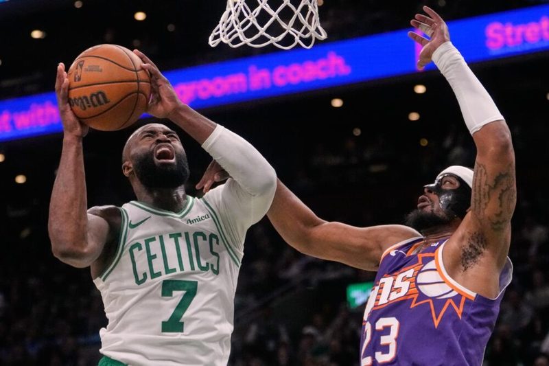 Jaylen Brown guida i Celtics, Atlanta conquista la decima vittoria consecutiva