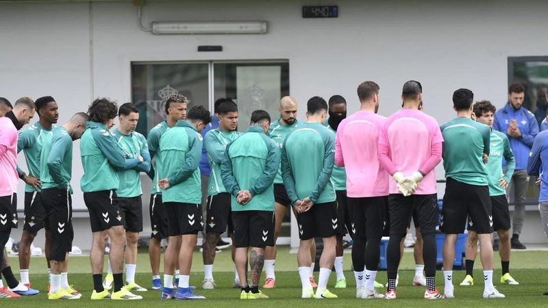 El Betis busca la remontada histórica ante el Panathinaikos con Amrabat de regreso