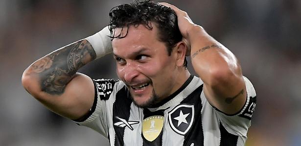 Botafogo enfrenta condenação da Fifa e deve 10 milhões de euros ao Zenit por Artur