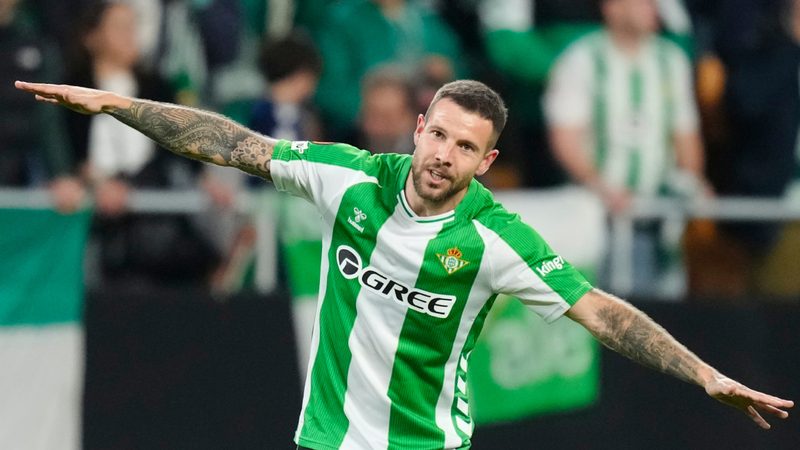 El Betis hace historia con una remontada épica y avanza a cuartos de Europa League