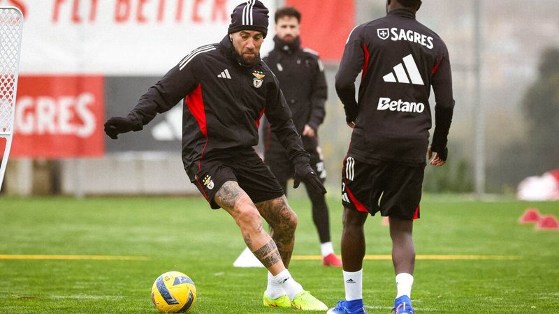 Benfica recebe Guimarães em busca de vitória decisiva no Campeonato Português