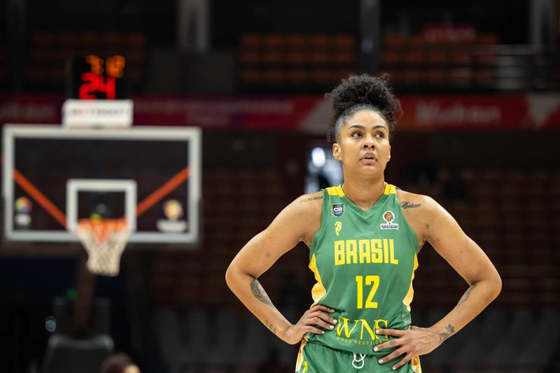 Damiris desabafa sobre a dor da ausência do Brasil no Mundial de Basquete