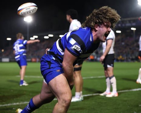 Bath Dominates Saracens in 62-15 Victory to Reclaim League Leadership