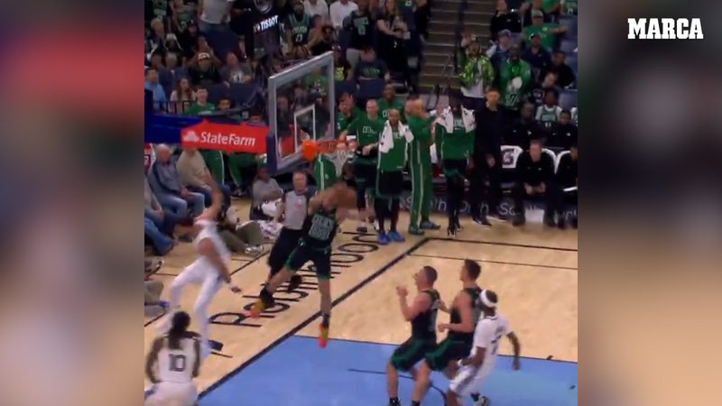 Hugo González brilla con un mate espectacular ante los Grizzlies