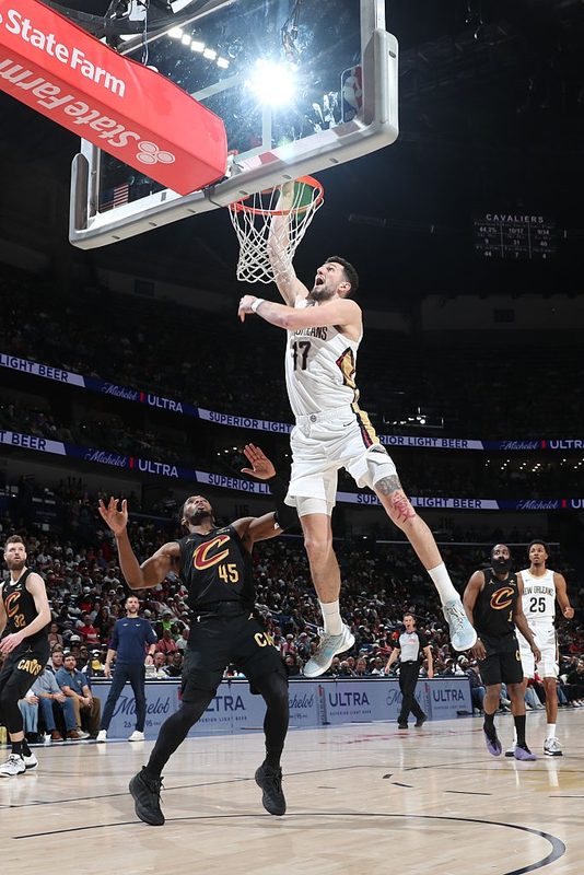 Karlo Matkovic brilha com dunk de 360º em vitória do Cleveland Cavaliers sobre Pelicans