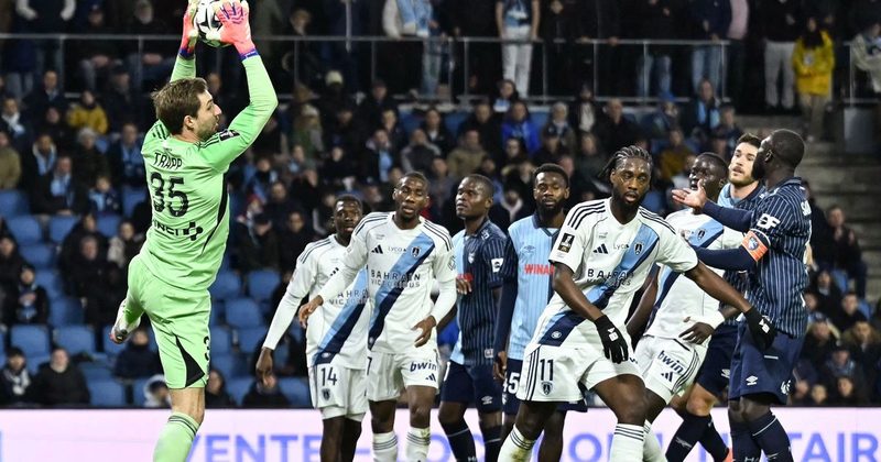 Le Havre AC accroche l'Olympique Lyonnais malgré une expulsion
