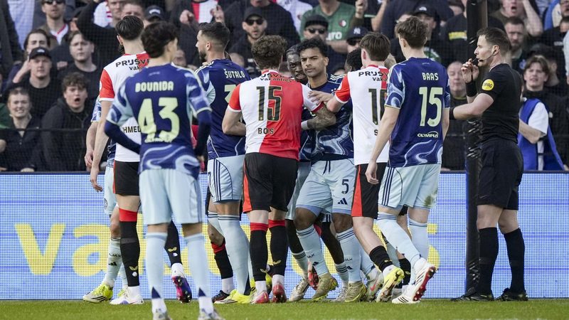 L'Ajax acclamée sur l'A4 : des supporters bloquent une autoroute avant le choc contre Feyenoord