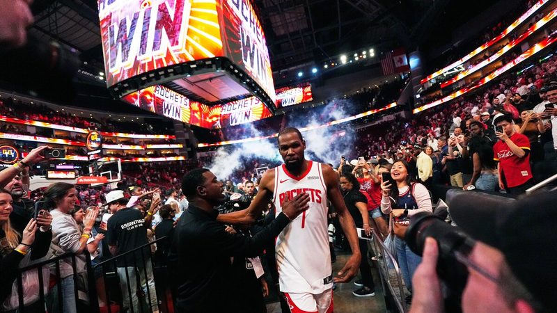 Kevin Durant supera a Michael Jordan y entra en el top 5 anotadores de la NBA