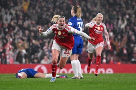 Arsenal Dominates Chelsea in Women's Champions League Quarter-Final First Leg