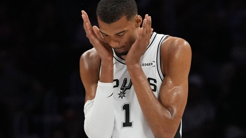 Los Spurs brillan con Wembanyama y Kevin Durant anota 40 puntos en derrota histórica