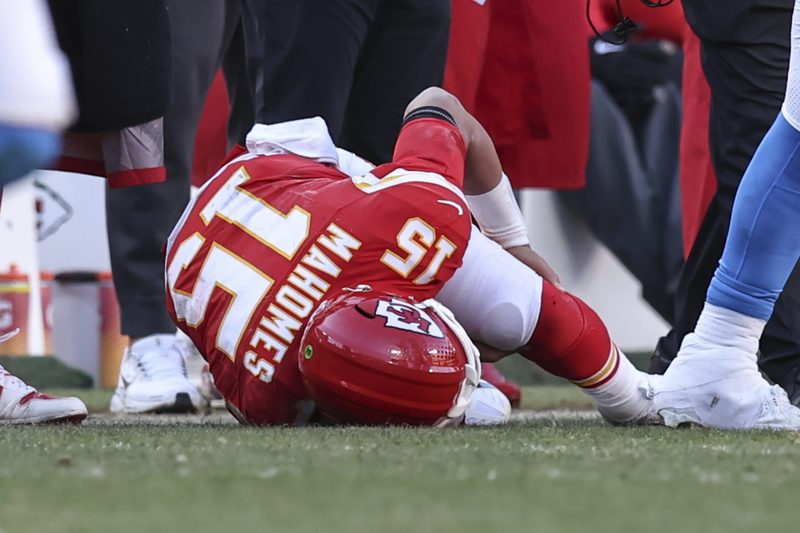 Patrick Mahomes surpreende com lançamentos três meses após cirurgia no joelho