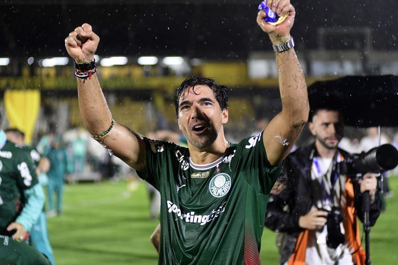 Palmeiras confirma pagamento de bônus ao PAOK por conquistas de Abel Ferreira