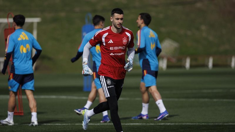 Luis de la Fuente elige porteros y descarta a Joan García para el España - Serbia