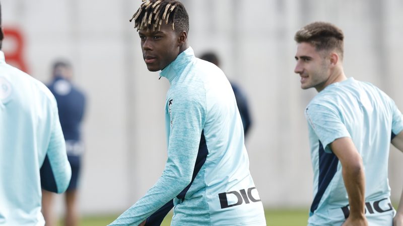 Nico Williams regresa a los entrenamientos tras su recuperación de pubalgia