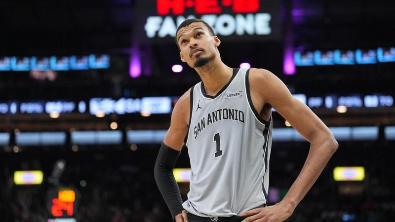 Spurs Aim for West's Top Spot Against Struggling Bucks in Key Matchup