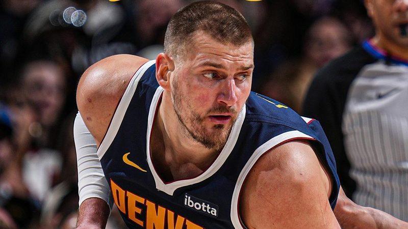 Jokic brilla con un triple doble y Doncic lidera a los Lakers en victoria ante los Nets