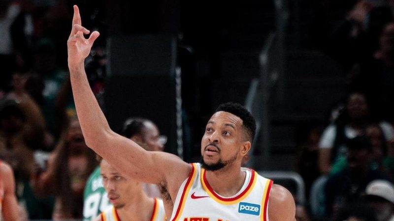 Los Hawks logran su victoria número 13 en casa y se acercan a los playoffs