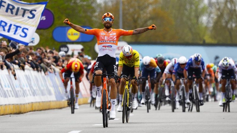 Filippo Ganna trionfa nell'80ª edizione dell'Attraverso le Fiandre