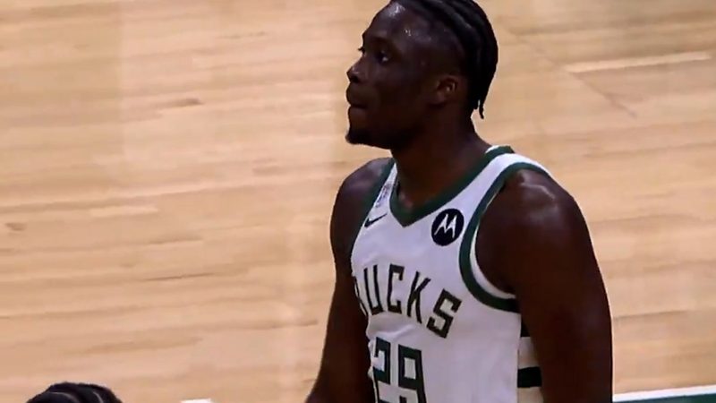 Alex Antetokounmpo debuta en la NBA y completa la saga familiar