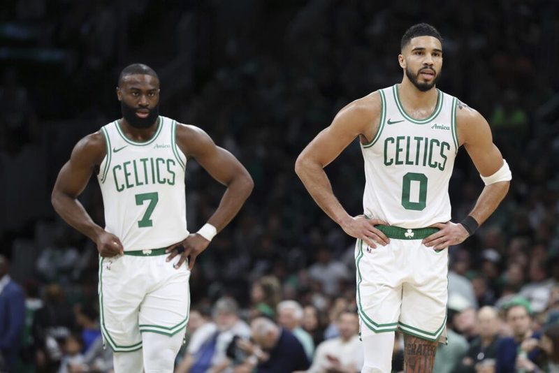 Tatum e Brown guidano i Celtics, Wembanyama decisivo per gli Spurs nella notte NBA