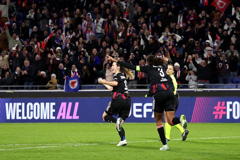 L'OL Lyonnes s'impose 4-0 contre Wolfsburg : Les réactions de Giráldez et Renard