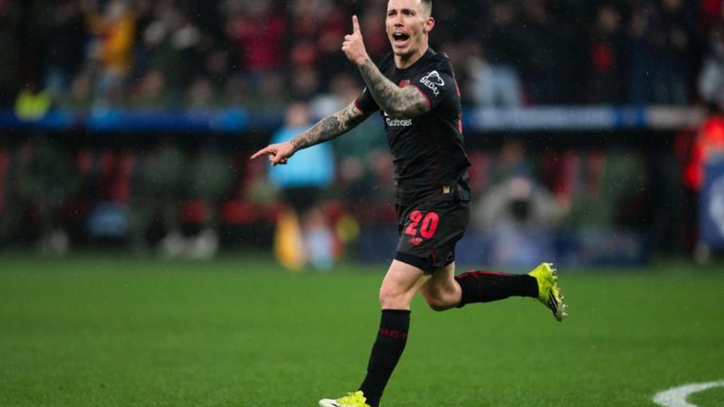 Grimaldo se queda cerca del hat-trick en la victoria del Leverkusen sobre el Wolfsburgo