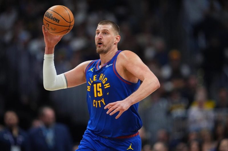 Jokic trascina i Nuggets all'overtime, gli Heat brillano e i Pistons dominano