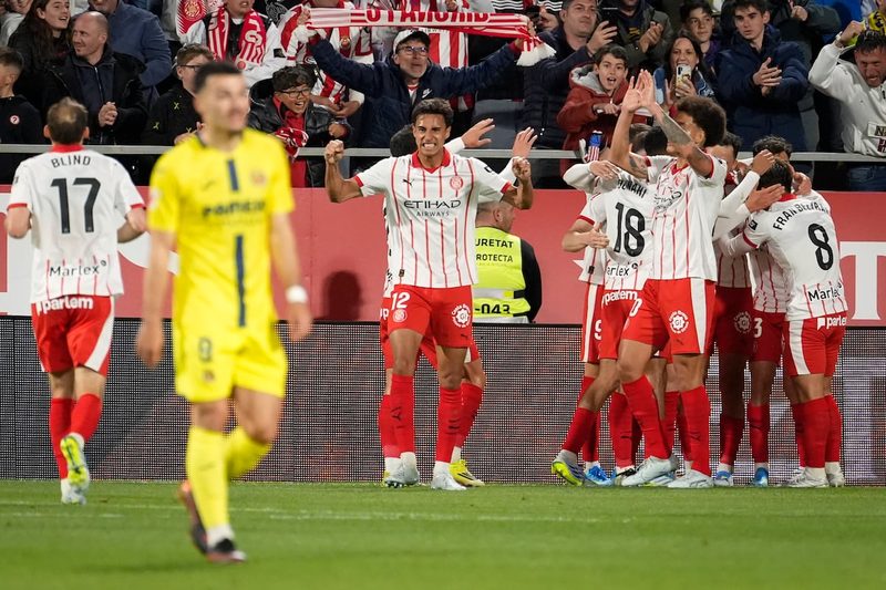 El Girona se impone al Villarreal gracias a un gol en propia puerta de Pau Navarro