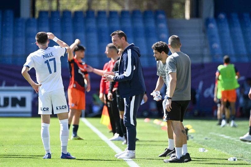 Le coach de l'ESTAC Stéphane Dumont : "Un match engagé et un bon point à l'extérieur"