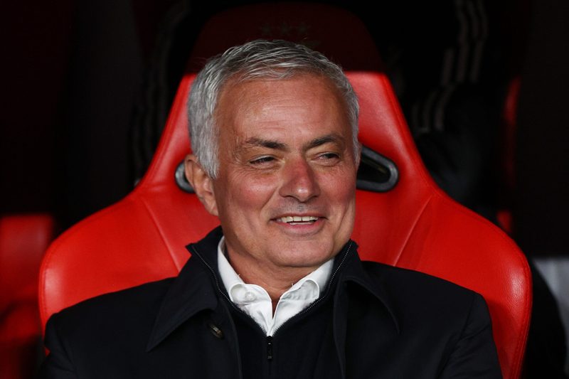 Mourinho deluso dopo il pareggio del Benfica: "Vorrei non far giocare più alcuni giocatori"