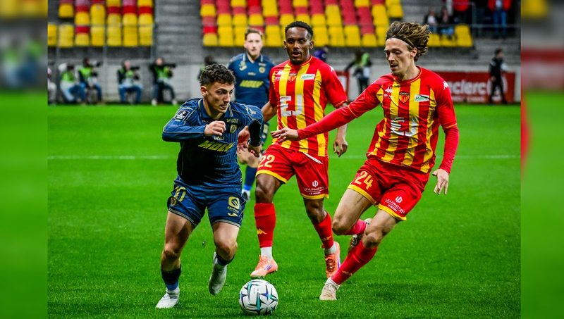 Le Pau FC s'incline 4-0 au Mans : la fin des espoirs pour le top 5